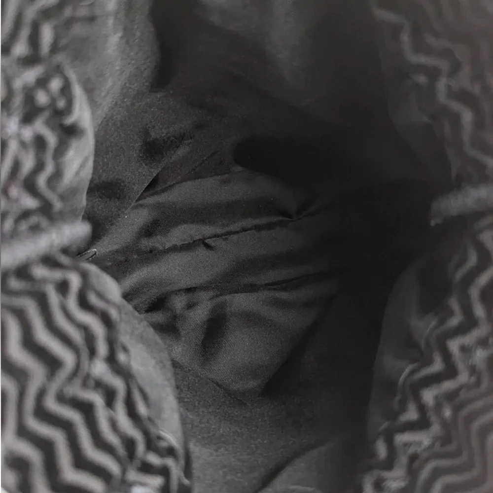 Giorgio Armani Velvet Soft Chevron Pattern Drawstring Cosmetic Bag Pouch NEW - Picture 6 of 6